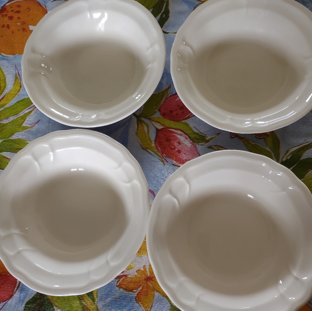 4 scalloped bowls Epoch